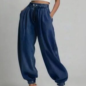 Balloon Wide-Leg Jeans